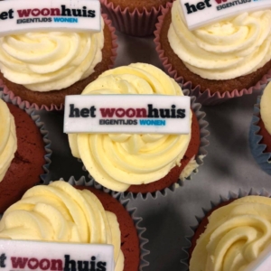 Cupcakes met logo