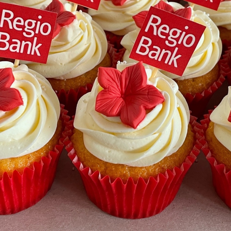 Cupcakes met logo