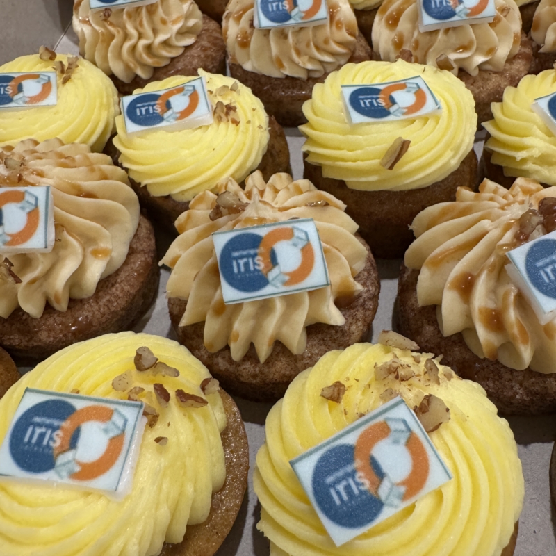 Petit fours met logo